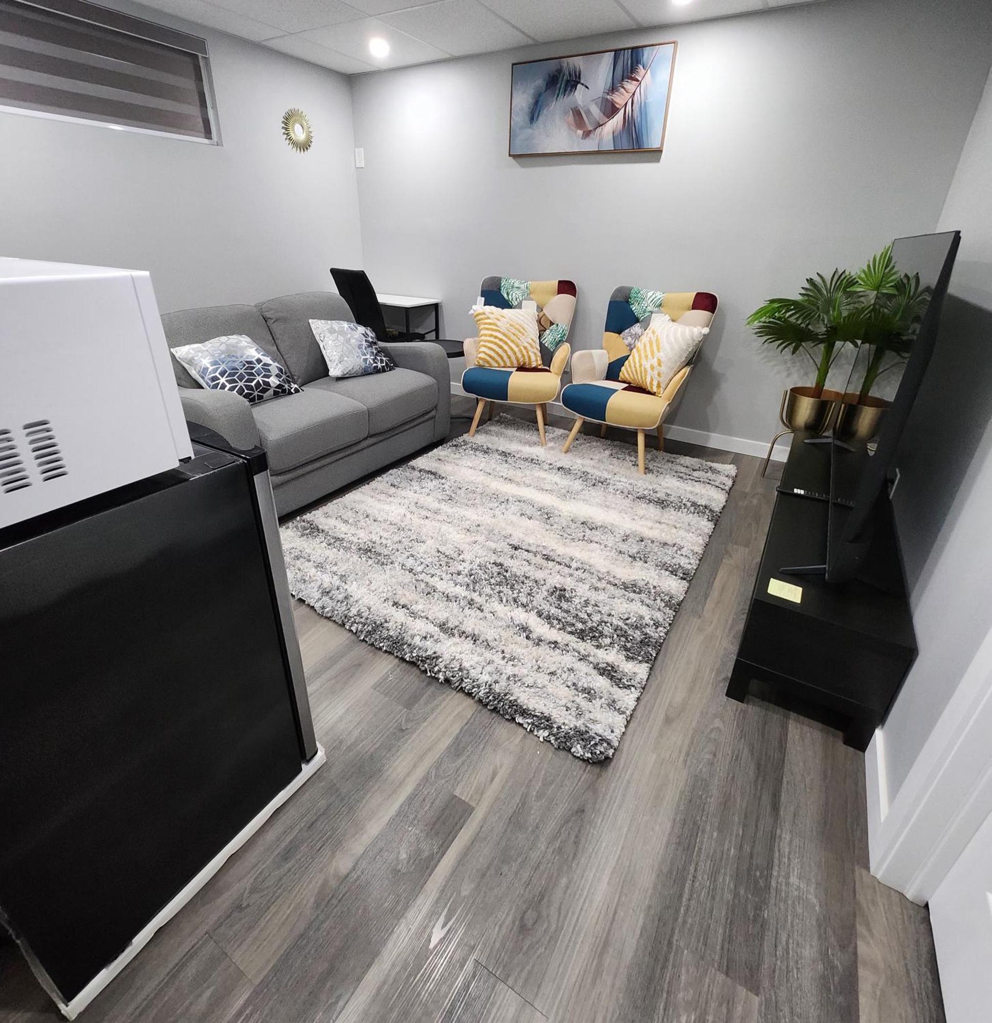 Entire Basement Suite With Private Entrance Winnipeg Eksteriør billede